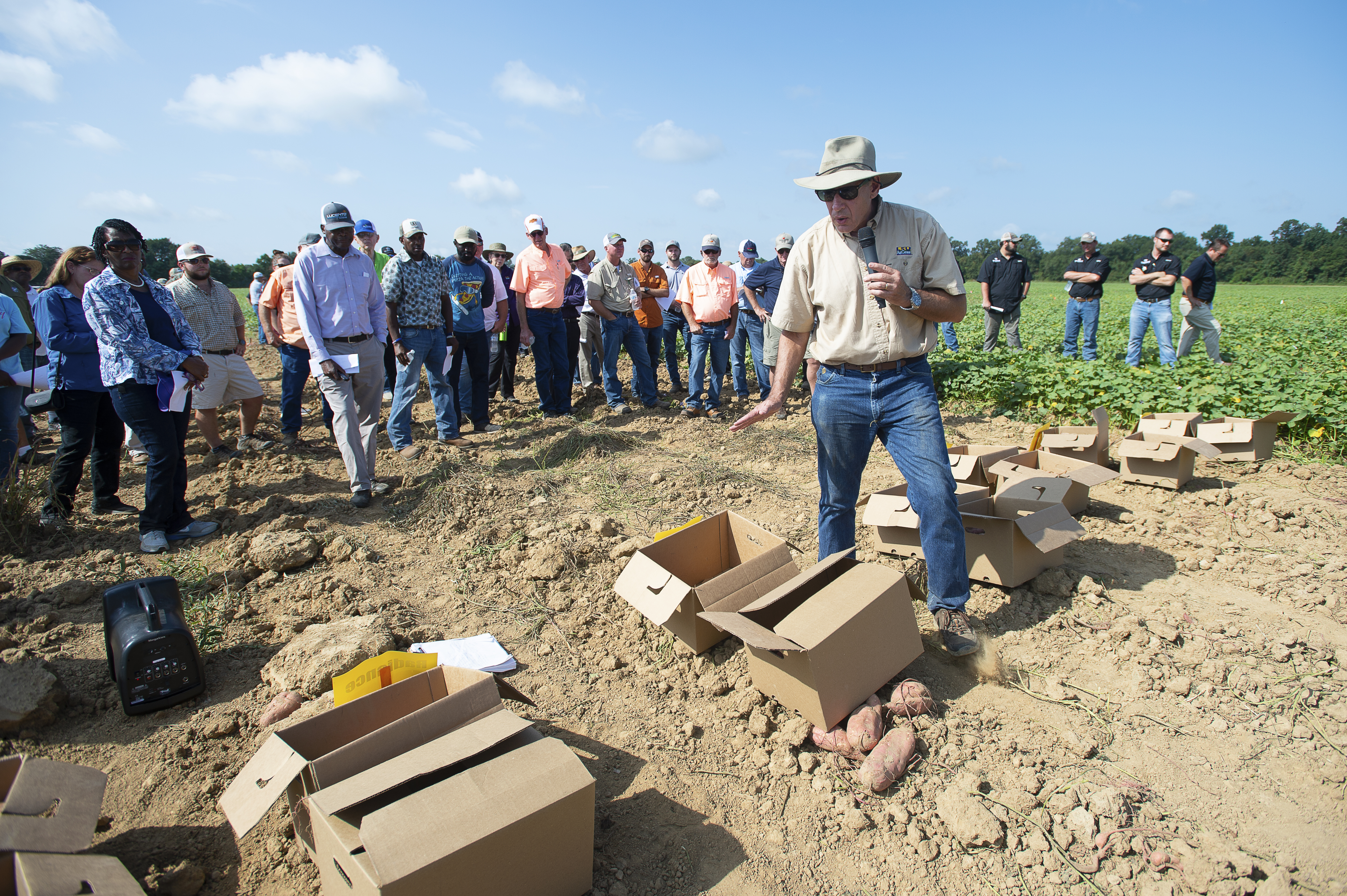 La Bonte speaks at field day.